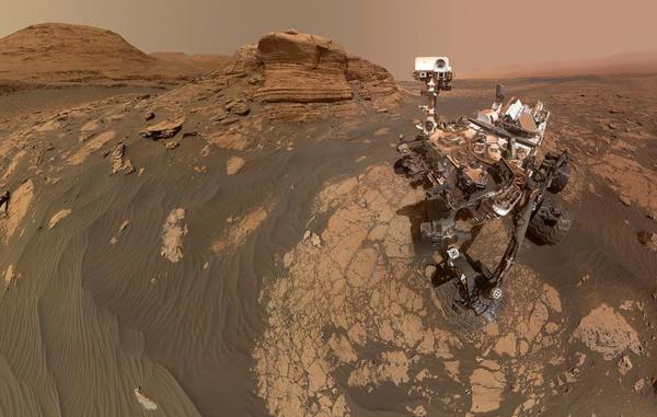 مریخ نورد کنجکاوی کنار یک صخره سلفی تازه ای منتشر کرد