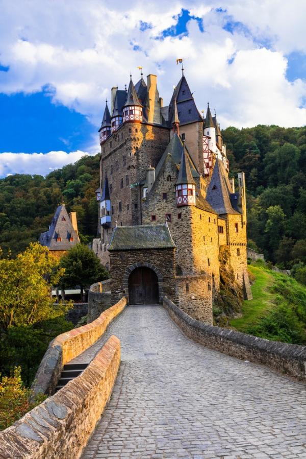 چند نمونه از زیباترین قلعه های قرون وسطایی دنیا