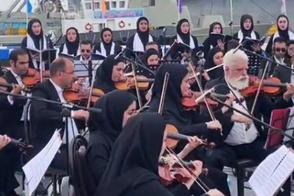 ببینید ، زیباترین استقبال از از شیرمردان ارتش ، لحظه اجرای موسیقی سمفونیک کنار آب های نیلگون خلیج فارس